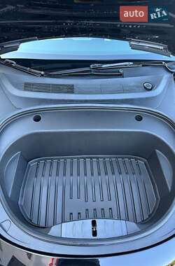 Седан Tesla Model 3 2023 в Луцке