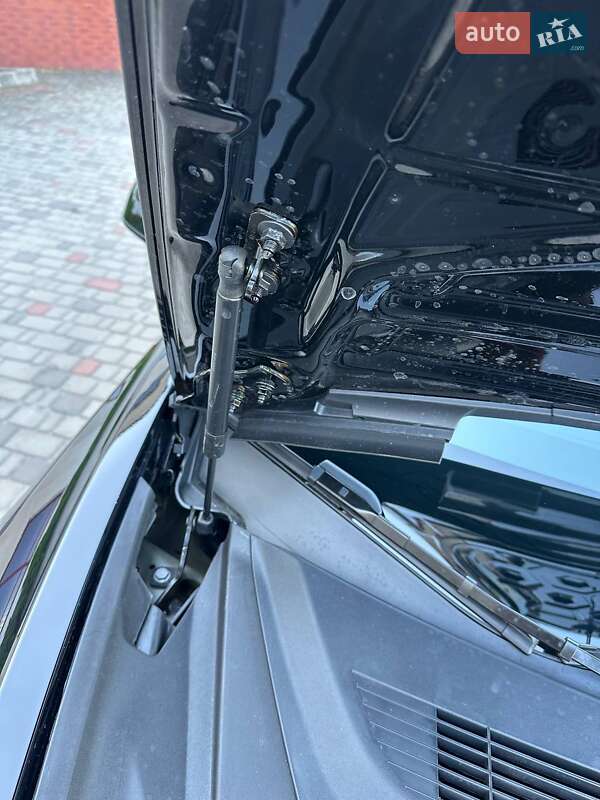 Седан Tesla Model 3 2023 в Луцке