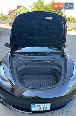 Седан Tesla Model 3 2023 в Луцке