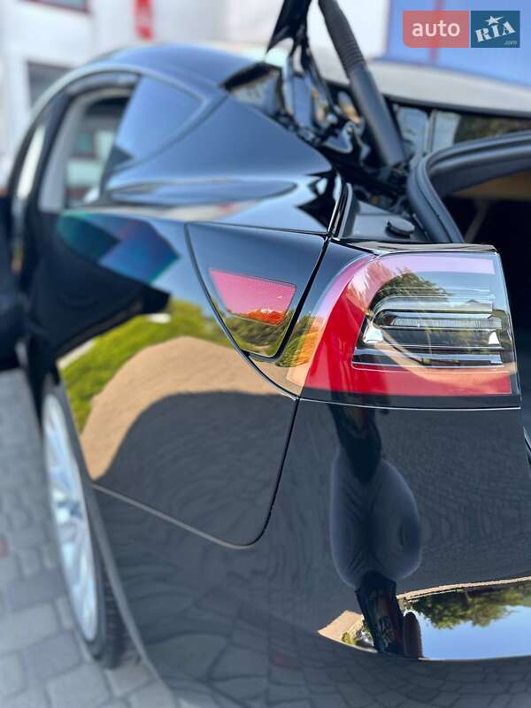 Седан Tesla Model 3 2023 в Луцке