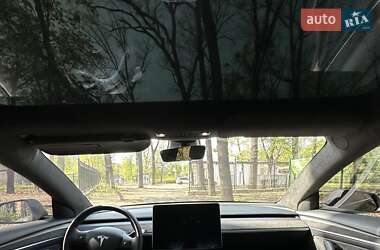Седан Tesla Model 3 2023 в 