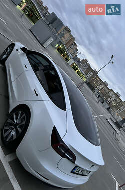 Седан Tesla Model 3 2022 в 