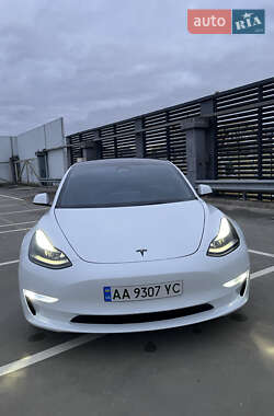Седан Tesla Model 3 2022 в 
