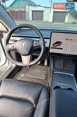 Седан Tesla Model 3 2021 в 