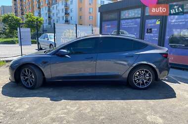 Седан Tesla Model 3 2023 в 
