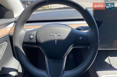 Седан Tesla Model 3 2023 в 