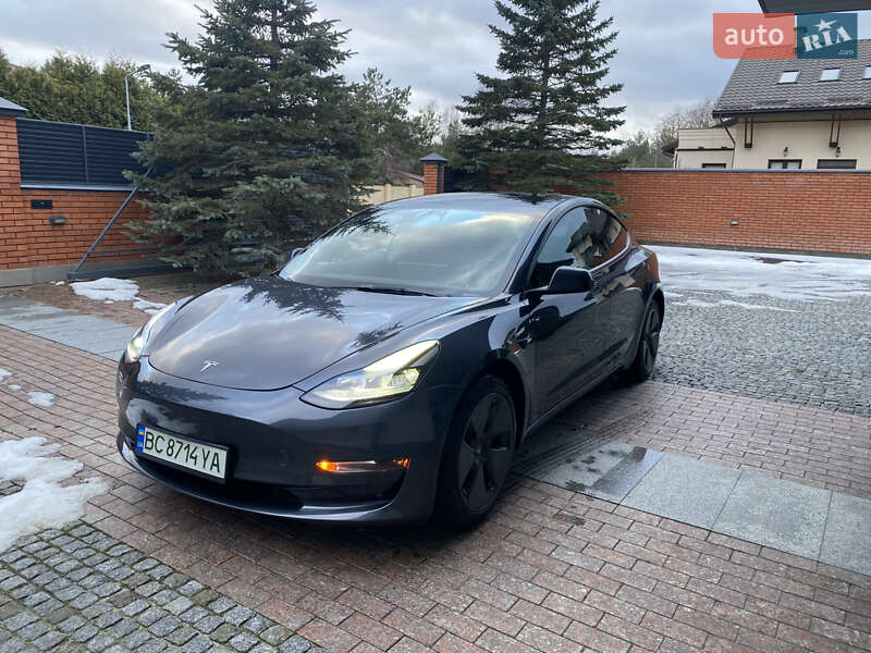 Седан Tesla Model 3 2022 в 