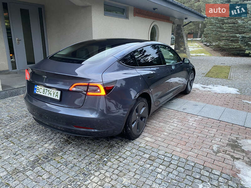 Седан Tesla Model 3 2022 в Львове