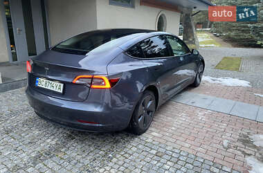 Седан Tesla Model 3 2022 в 