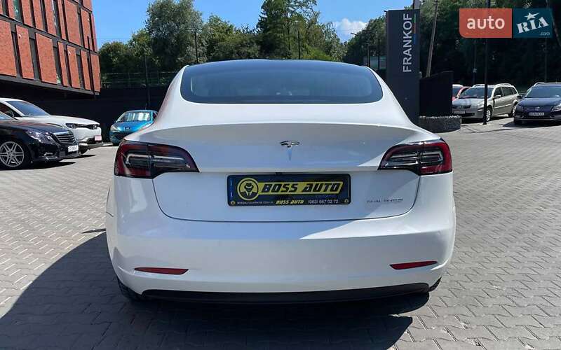 Седан Tesla Model 3 2020 в Чернівцях