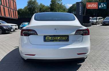 Седан Tesla Model 3 2020 в 