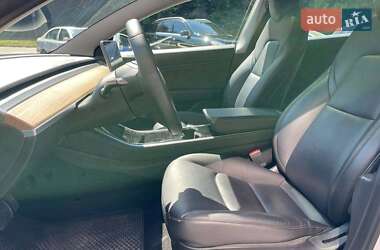 Седан Tesla Model 3 2020 в Черновцах