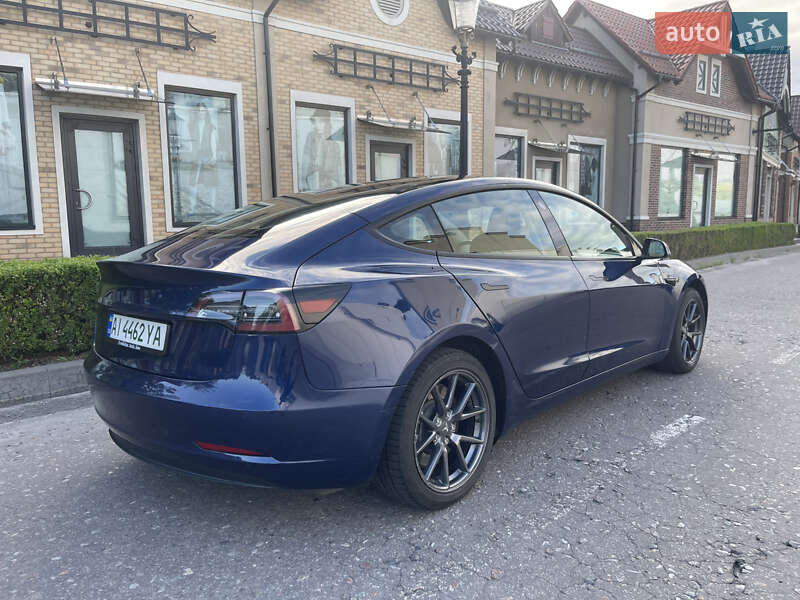 Седан Tesla Model 3 2021 в Києві