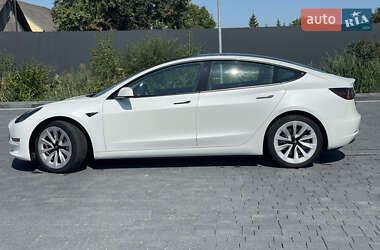 Седан Tesla Model 3 2022 в 
