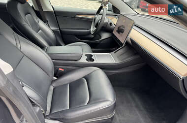 Седан Tesla Model 3 2022 в 