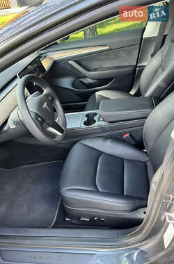 Седан Tesla Model 3 2023 в 