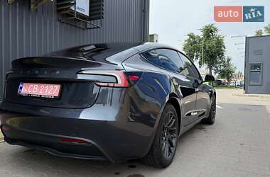Седан Tesla Model 3 2024 в 