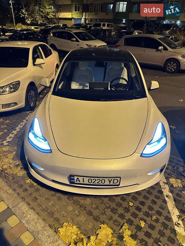 Седан Tesla Model 3 2021 в Киеве