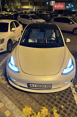 Седан Tesla Model 3 2021 в 