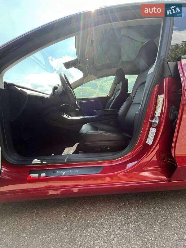 Седан Tesla Model 3 2022 в Макарове
