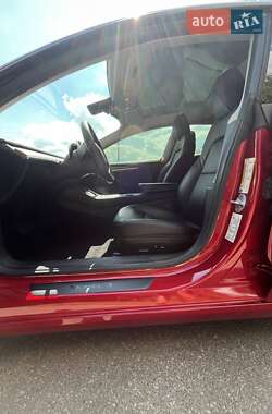 Седан Tesla Model 3 2022 в 