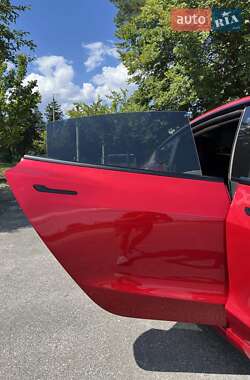 Седан Tesla Model 3 2022 в 