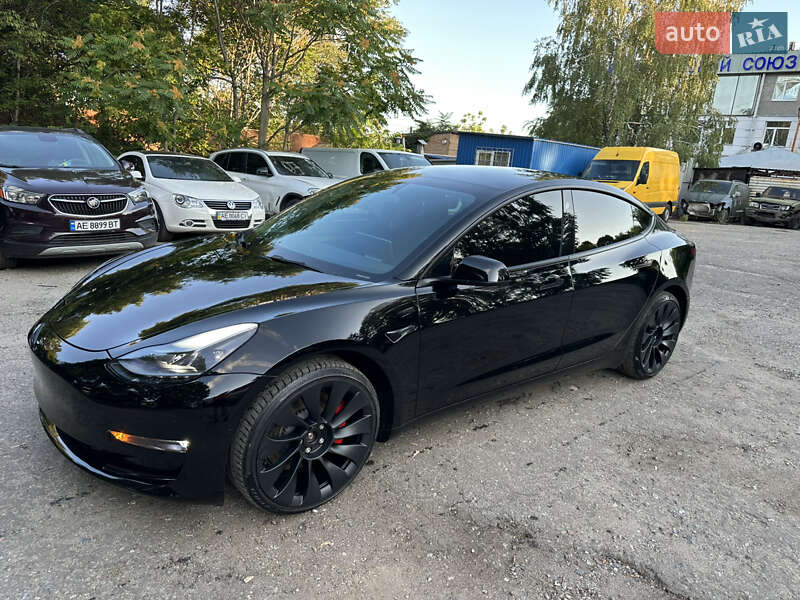 Седан Tesla Model 3 2022 в 