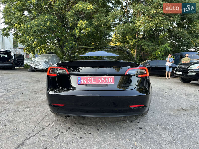 Седан Tesla Model 3 2022 в Днепре