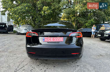 Седан Tesla Model 3 2022 в 