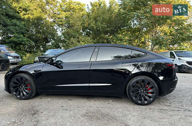 Седан Tesla Model 3 2022 в 
