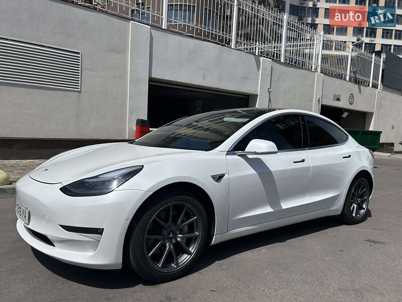 Седан Tesla Model 3 2019 в Одесі
