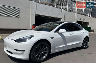 Седан Tesla Model 3 2019 в 