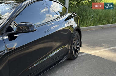Седан Tesla Model 3 2021 в 