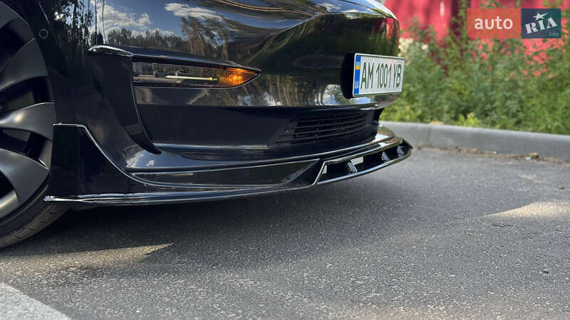 Седан Tesla Model 3 2021 в Житомирі