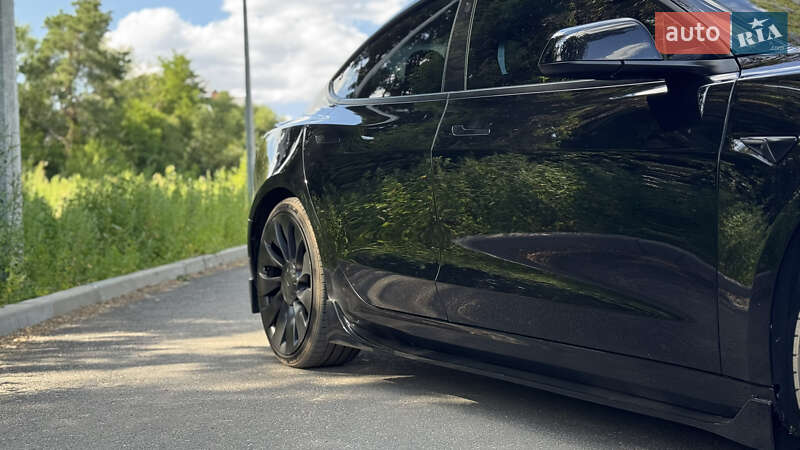 Седан Tesla Model 3 2021 в Житомирі
