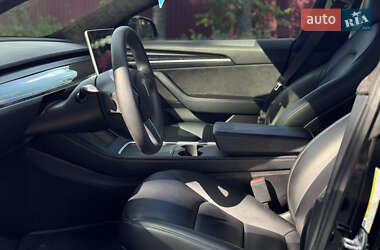 Седан Tesla Model 3 2021 в 