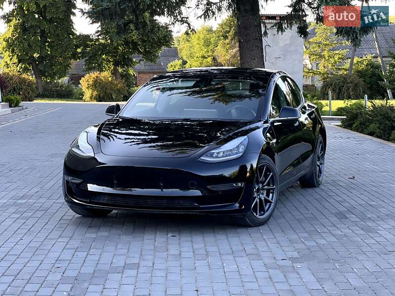 Седан Tesla Model 3 2019 в Тернополе