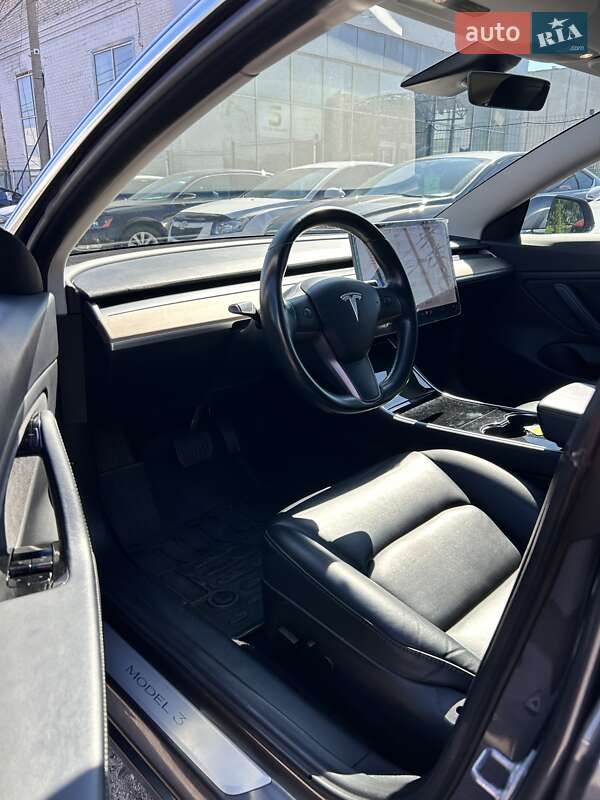 Седан Tesla Model 3 2018 в Сумах