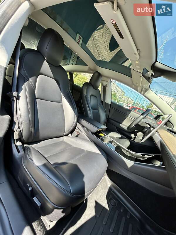 Седан Tesla Model 3 2018 в Сумах