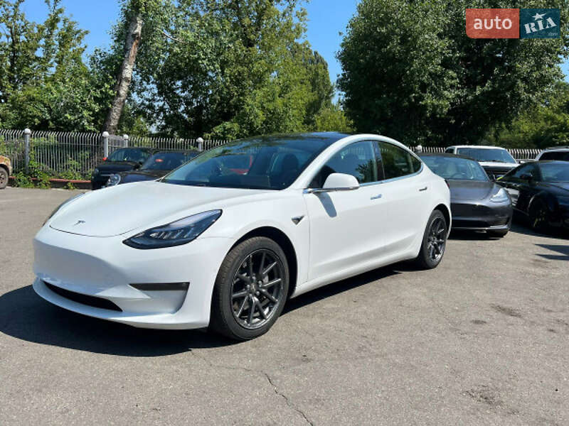 Tesla Model 3 2021