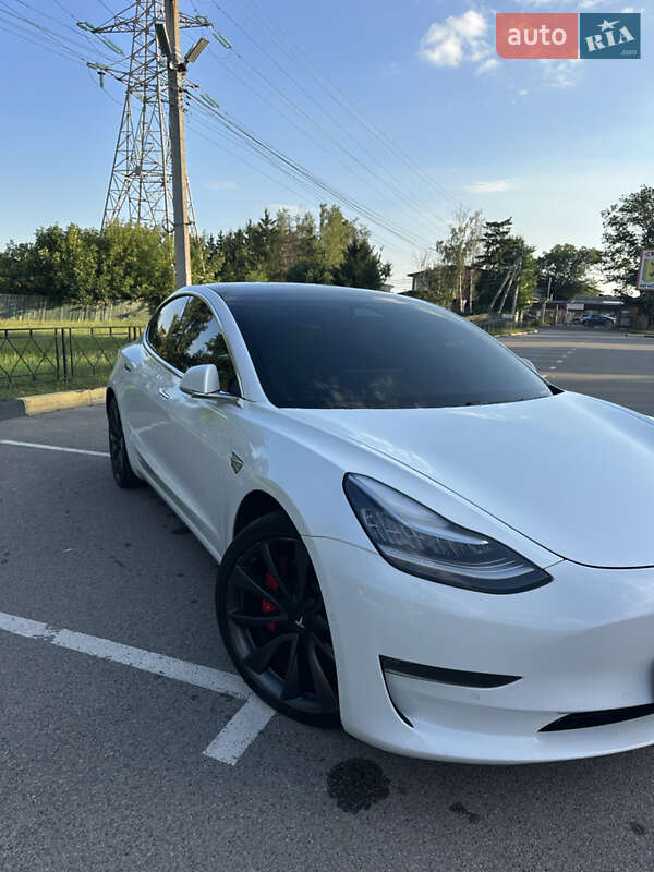 Седан Tesla Model 3 2019 в Києві