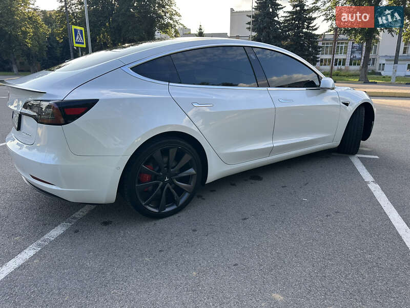Седан Tesla Model 3 2019 в Києві