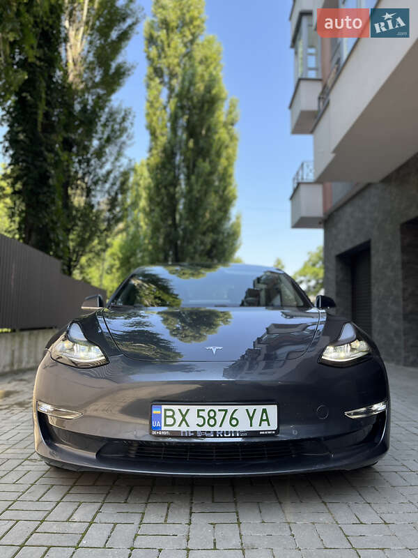 Седан Tesla Model 3 2018 в Хмельницком