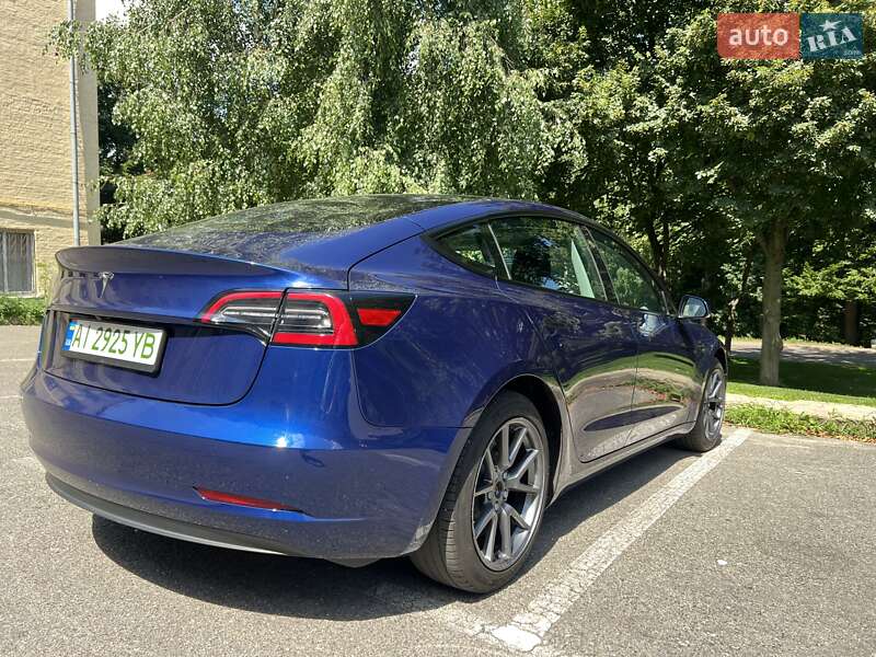 Седан Tesla Model 3 2023 в Києві