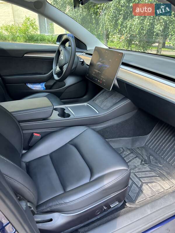 Седан Tesla Model 3 2023 в Києві