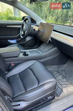 Седан Tesla Model 3 2023 в 