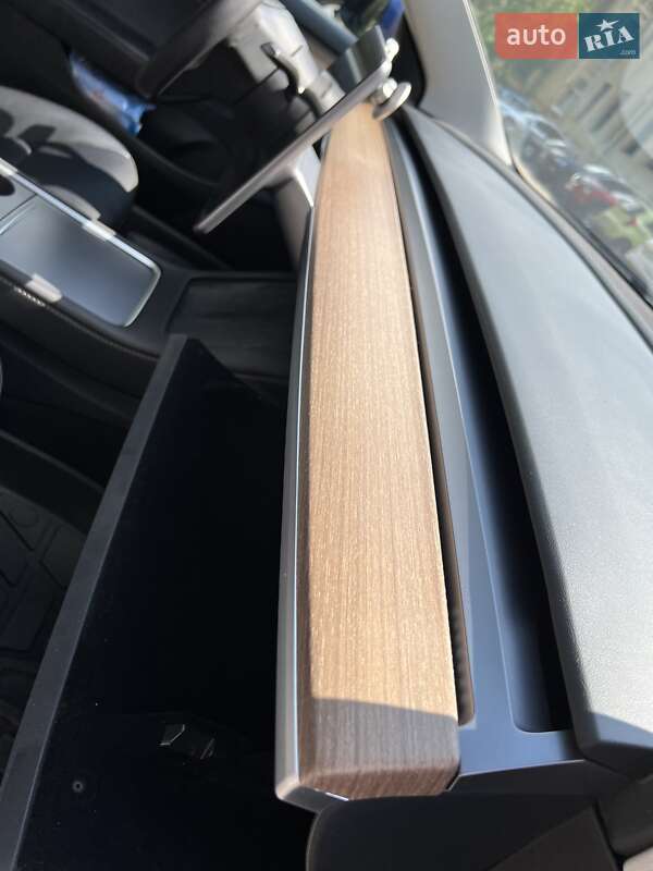 Седан Tesla Model 3 2023 в Києві