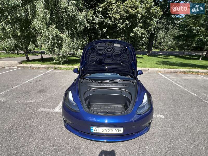 Седан Tesla Model 3 2023 в Києві