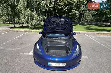 Седан Tesla Model 3 2023 в 