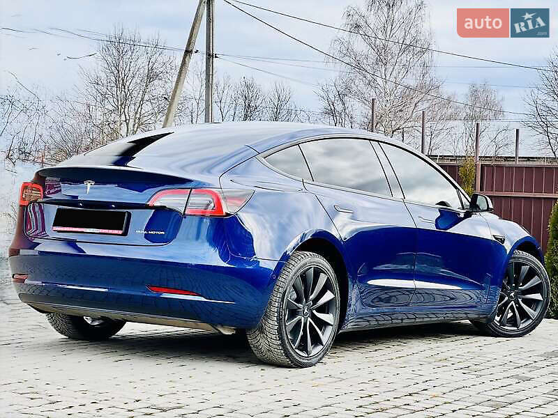 Седан Tesla Model 3 2022 в Києві